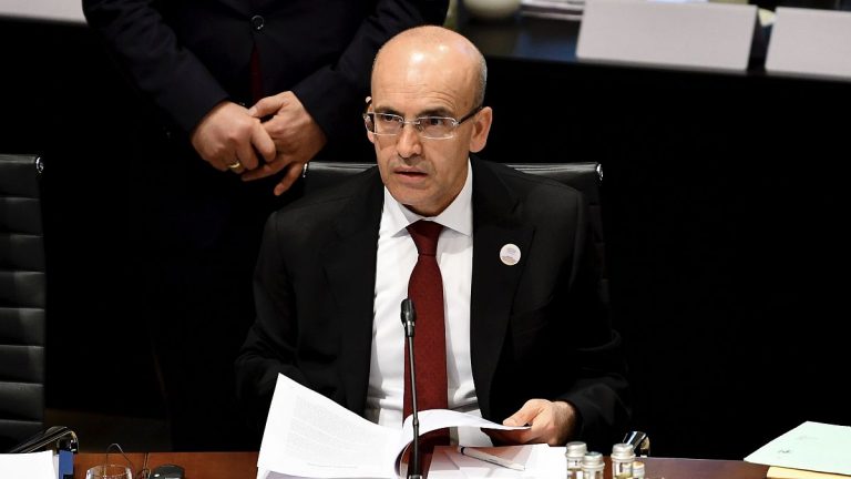 Maliye Bakanı Mehmet Şimşek istifa ettiği iddialarını yalanladı