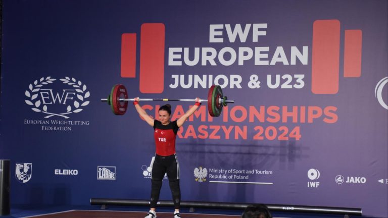 Milli halterci Aysel Özkan’dan bronz madalya alındı