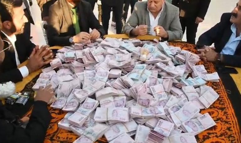 Van’da aşiret düğünü sırasında geline 4 kilo altın, damada 10 milyon TL hediye edildi – Son Dakika Türkiye Haberleri