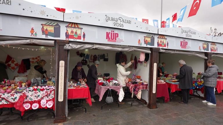 AK’nin İBB grup sözcüsü yılbaşı pazarını eleştirdi: “Üsküdar bir Türk-İslam şehridir”