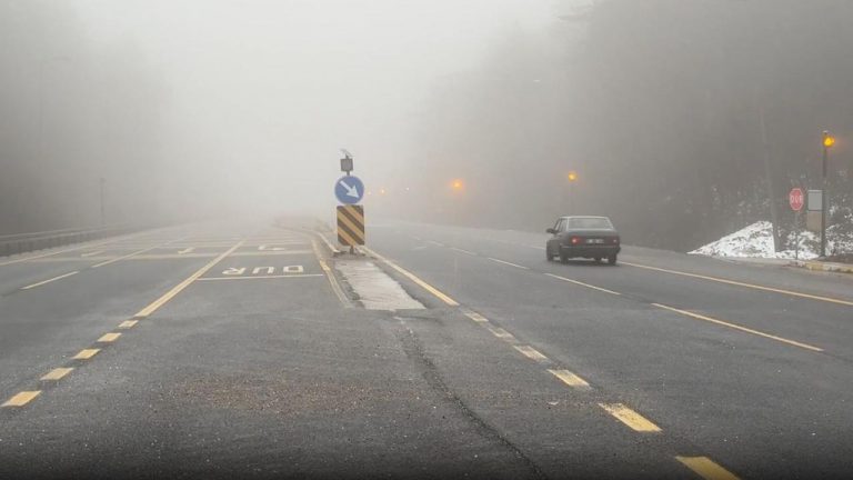 Bolu Dağı’nda sis ve sağanak yağış