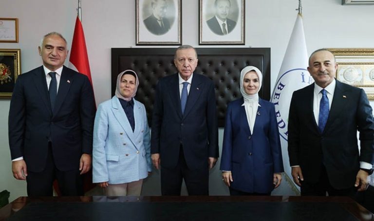 İstifa ile ilgili sorular cevapsız kaldı: Erdoğan, Bakan Mehmet Nuri Ersoy ve Yan yana – Siyasi Haberleri Kırın