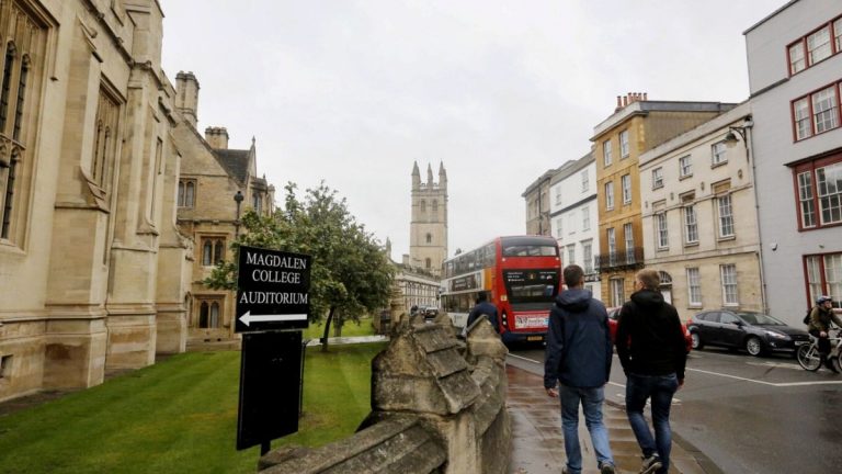 Oxford tarihçisi araştırması için araştırması için sınır dışı edilebilir.