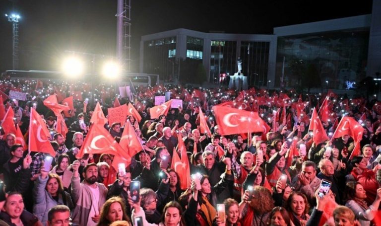 İmamoglu’nun sloganlarıyla Antalyalalar, “haklar, hukuk, adalet” tutuklamayı protesto etti – Türkiye News’in son dakikası