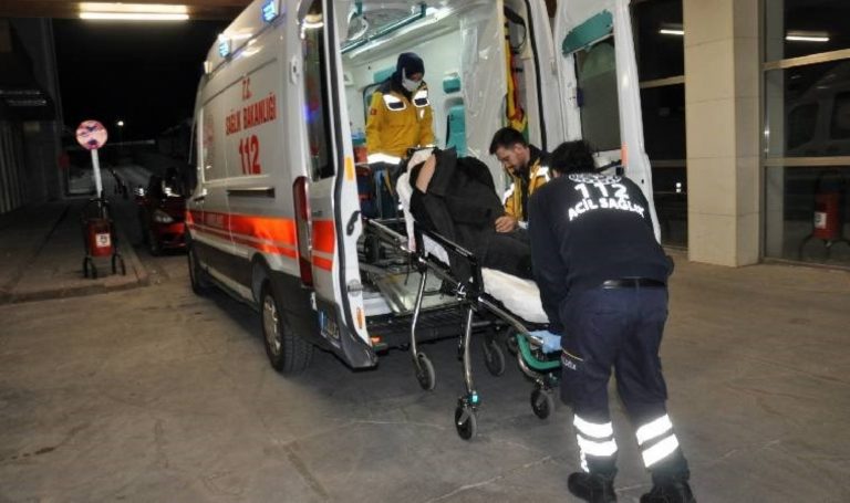 Kaldırımda yürürken bıçakla saldırıya uğradı! – Türkiye haberlerini kırmak