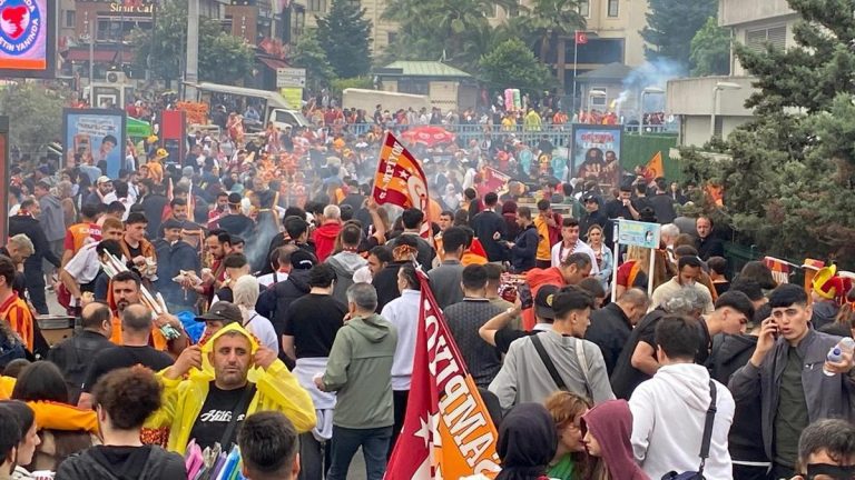 Galatasaray şampiyonluk kutlaması canlı yayın