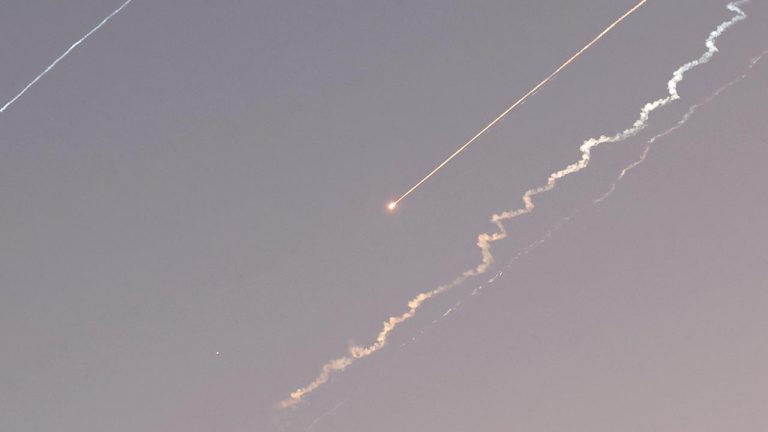 İsrail, İran’ın batısında bir dizi saldırı gerçekleştirdiğini açıkladı