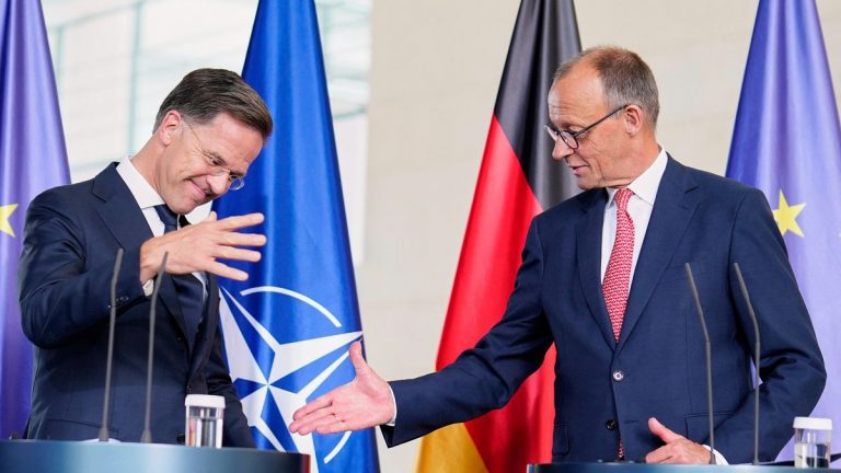 Rutte: NATO müttefikleri silah üretimini artırmalı