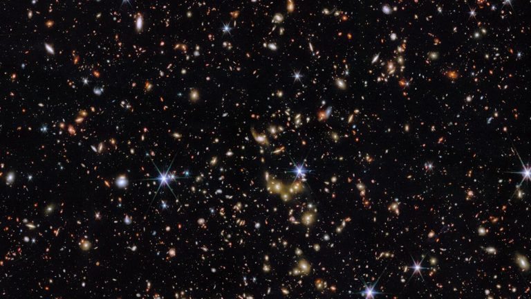 3 milyar ışık yılı ötede ‘fosil galaksi’ keşfedildi