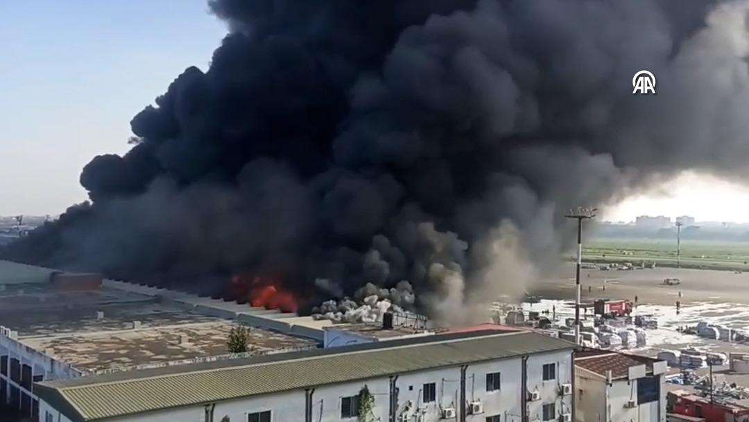 Bangladeş havaalanında büyük yangın! Ordu müdahale ediyor: ekiplerin seferber edilmesi 4