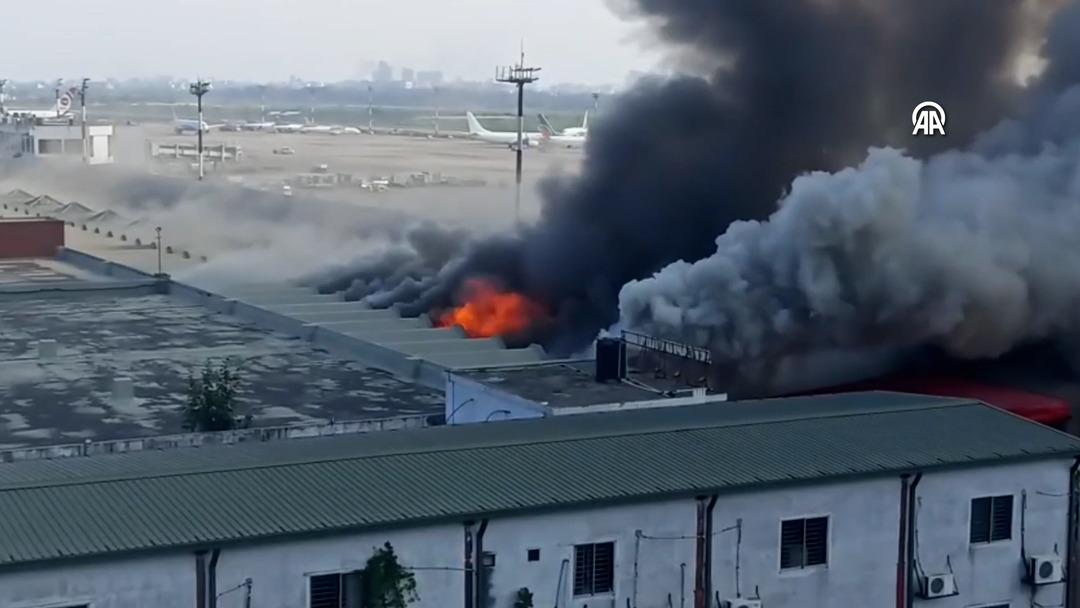 Bangladeş havaalanında büyük yangın! Ordu müdahale ediyor: ekiplerin seferber edilmesi 2