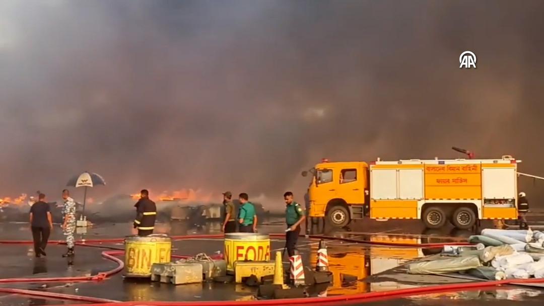 Bangladeş havaalanında büyük yangın! Ordu müdahale ediyor: ekiplerin seferber edilmesi 8