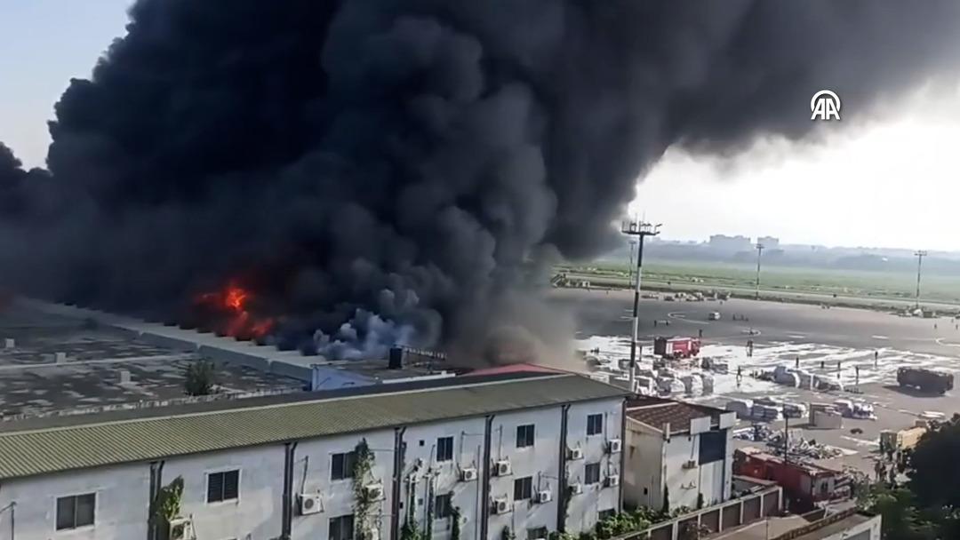 Bangladeş havaalanında büyük yangın! Ordu müdahale ediyor: ekiplerin seferber edilmesi 5