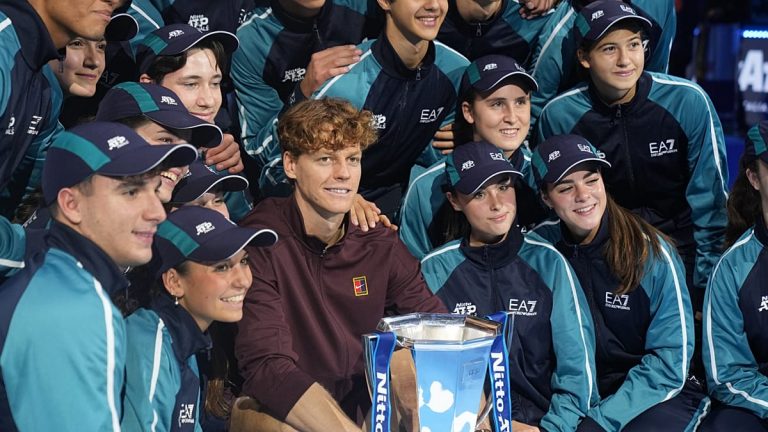 Video. Jannik Sinner, Carlos Alcaraz’ı yenip ATP Finalleri’nde unvanını korudu