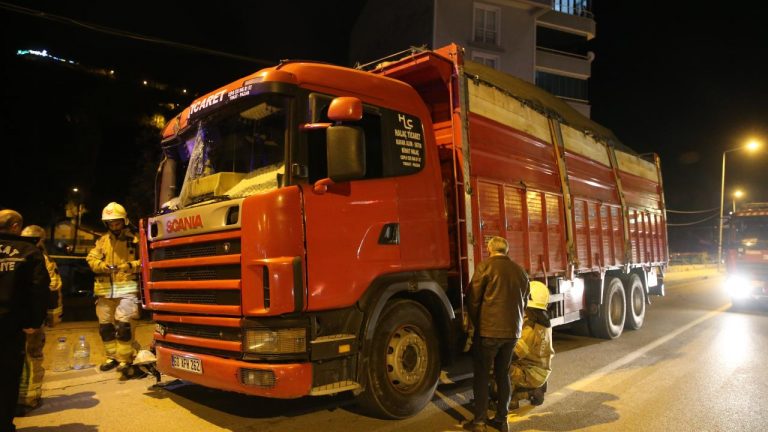 Tokat’ta freni patlayan kamyonun sürücüsü faciayı önledi