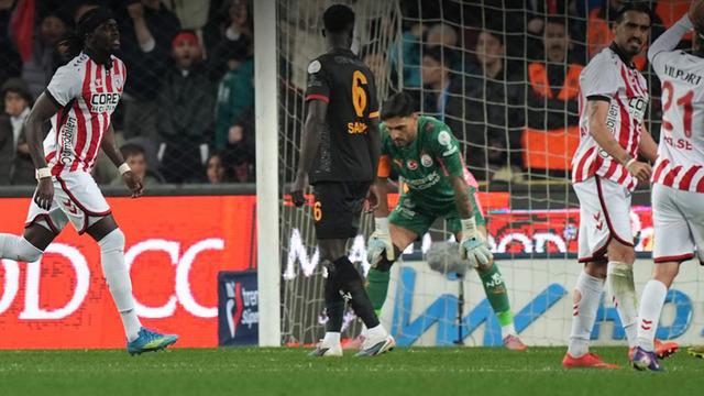 Galatasaray’a Samsun’da tarihi şok! Çalan şarkı olay oldu