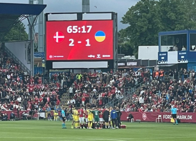 Daha önce de kalbi durmuştu! Danimarka Ukrayna maçında Christian Eriksen bir anda yere yığıldı