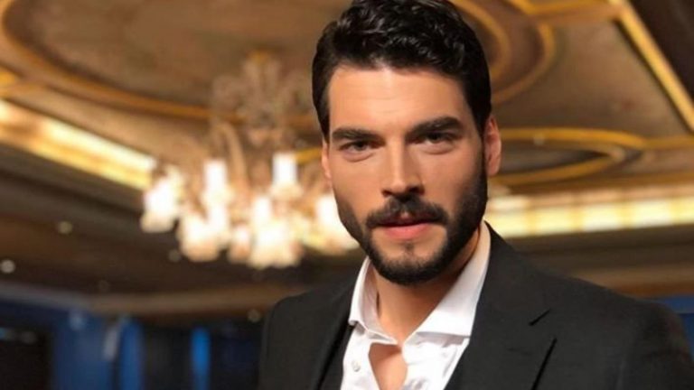 Akın Akınözü sakallarını uzattı, saçlarına kaynak yaptırdı! Görenler tanıyamıyor